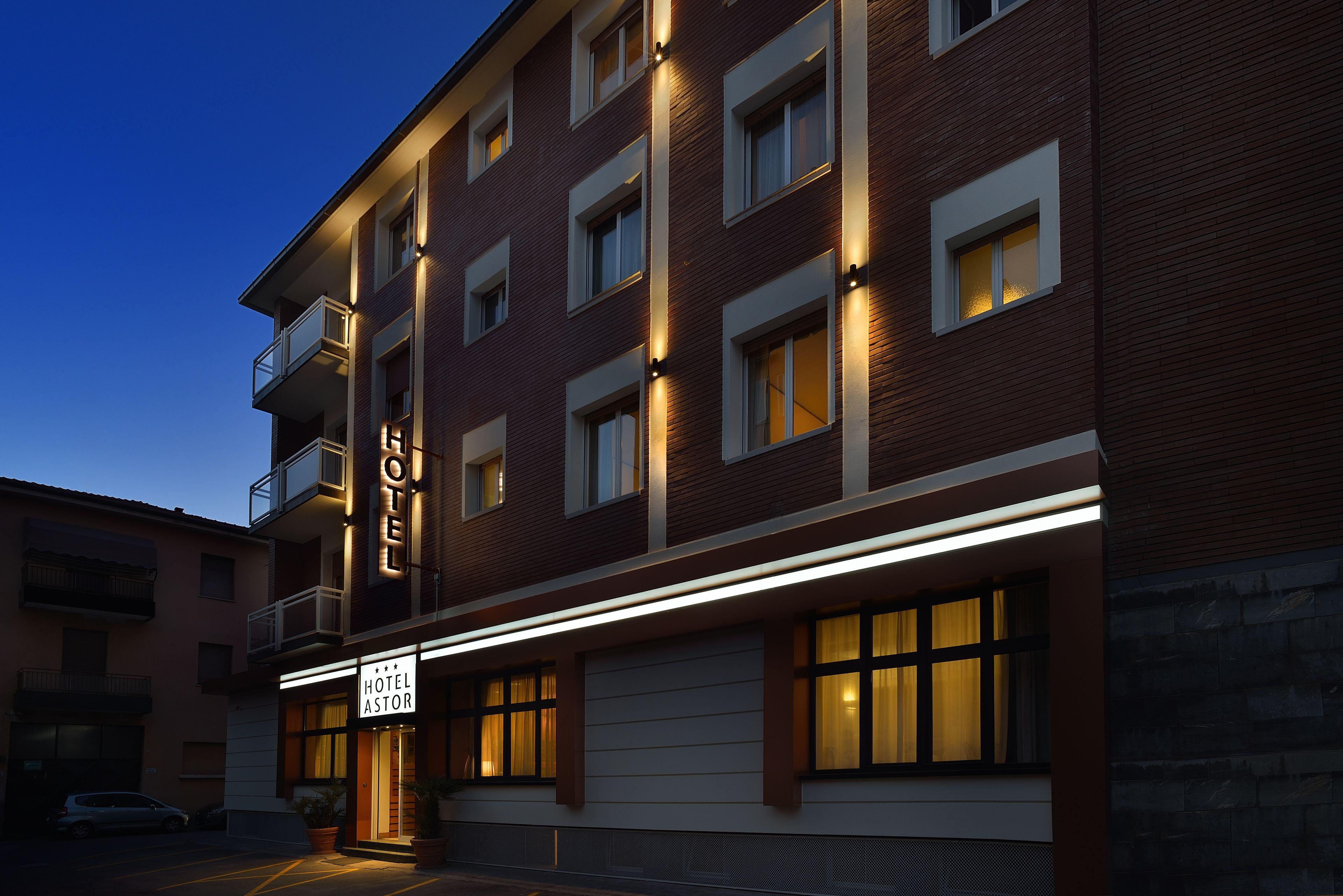 Astor Hotel — Photos 1